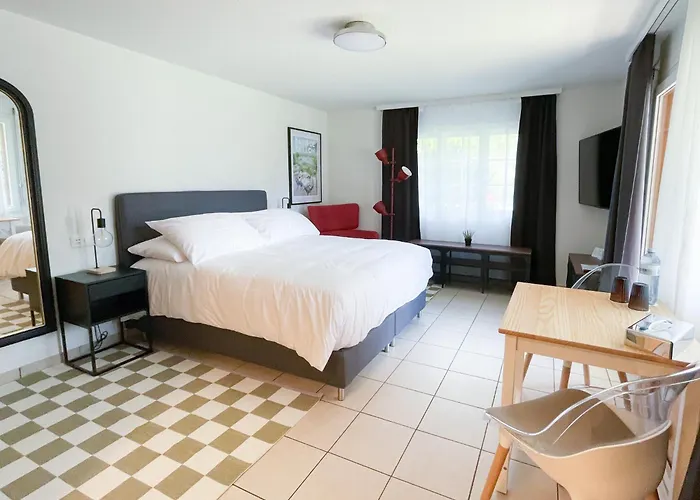 Des Bains De 사이옹