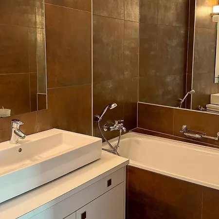 Des Bains De 4*