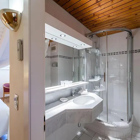 מלון Des Bains De 4*